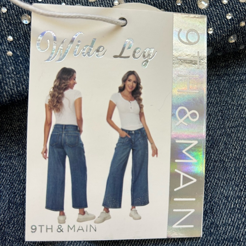 9 th and Main/ NWT/Wide leg/Embellished Women's Jeans/ stretch for comfort/ 16